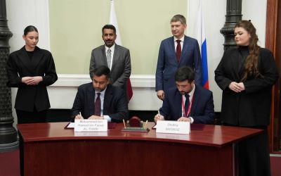 Front row of signatories, with back row of witnesses of MoU