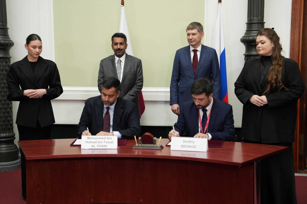 Front row of signatories, with back row of witnesses of MoU